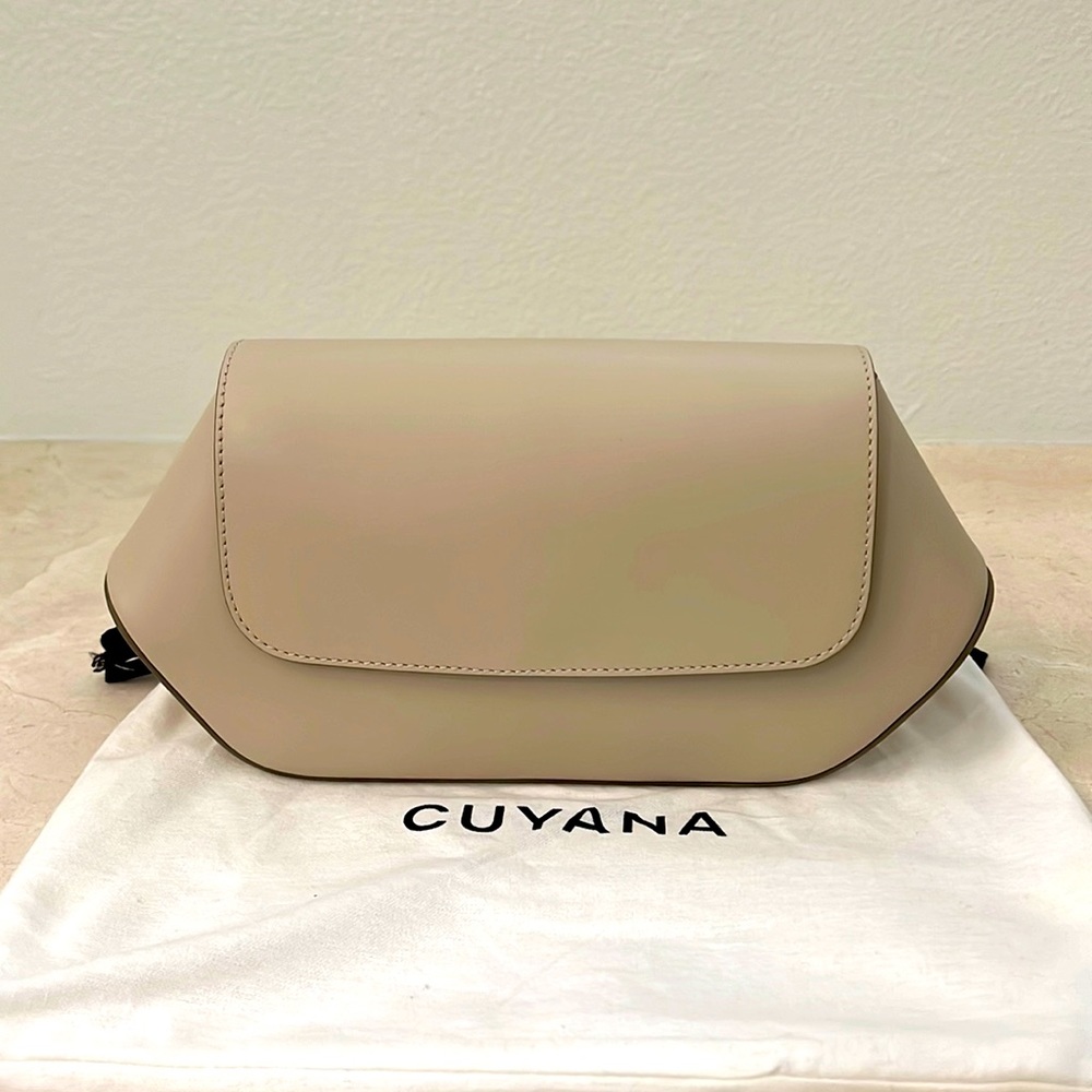 Cuyana Hexagon Clutch in Ecru